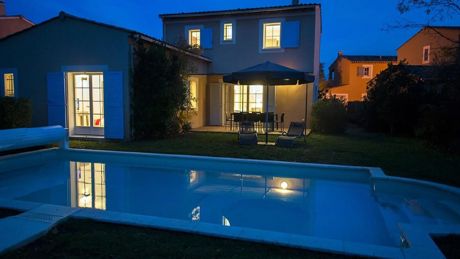 Provencal Villa On The Luberon Surroundings France