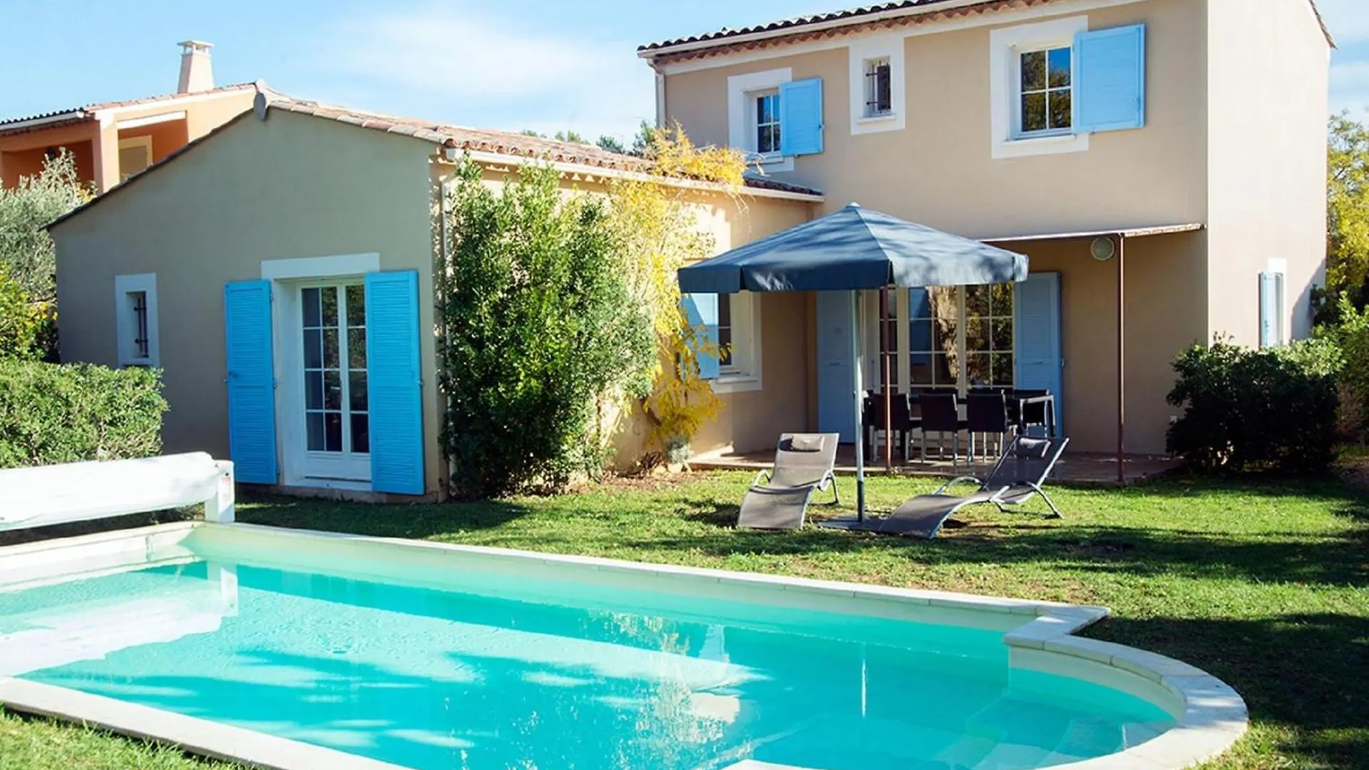 Provencal Villa On The Luberon Surroundings